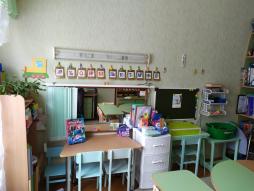 Кабинет учителя – логопеда предусмотрен для индивидуальных и подгрупповых коррекционно- развивающих занятий с детьми.
Кабинет оснащен специальным и дидактическим оборудованием в соответствии современными требованиями.
Пространство кабинета рационально разделено на зоны в соответствии с основными направлениями коррекционной работы.